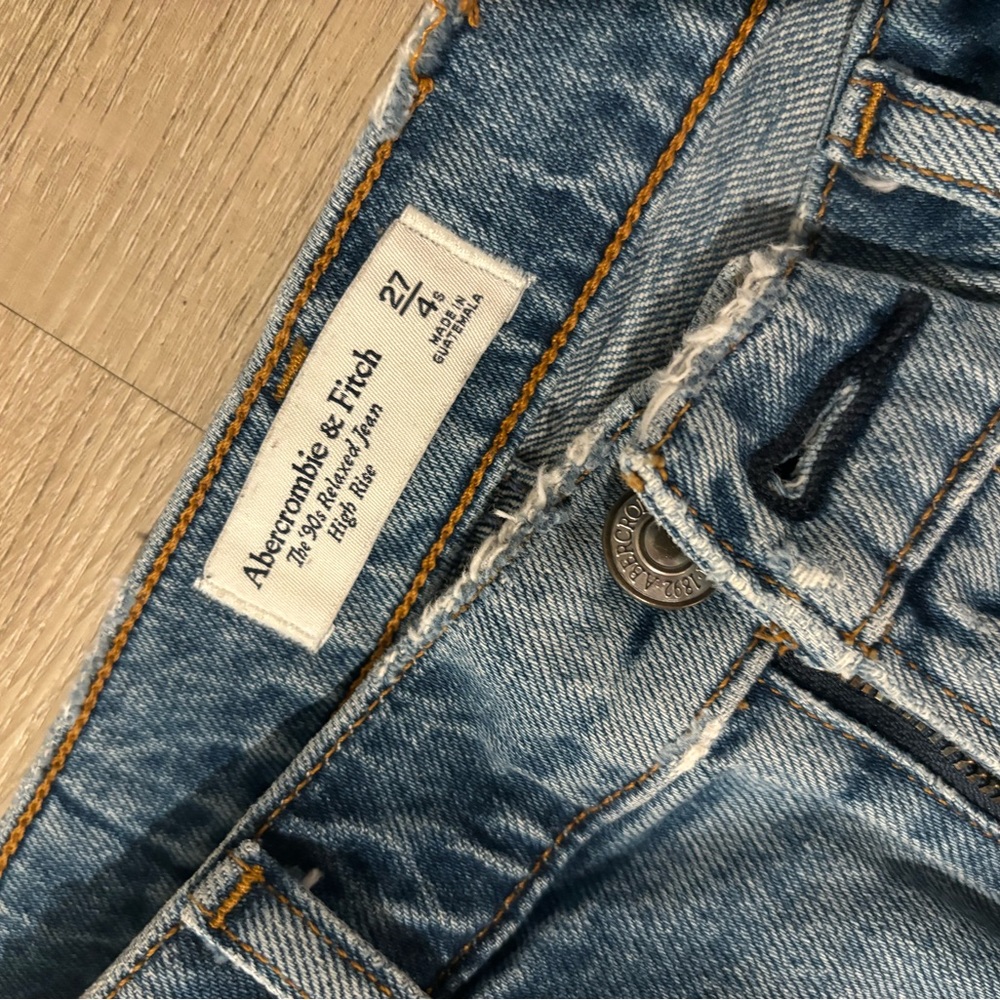 Abercrombie & Fitch High Rise 90s Relaxed Jean